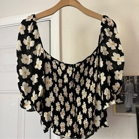 REFORMATION black white floral viscose puff short sleeve square neck crop top - Picture 3 of 5